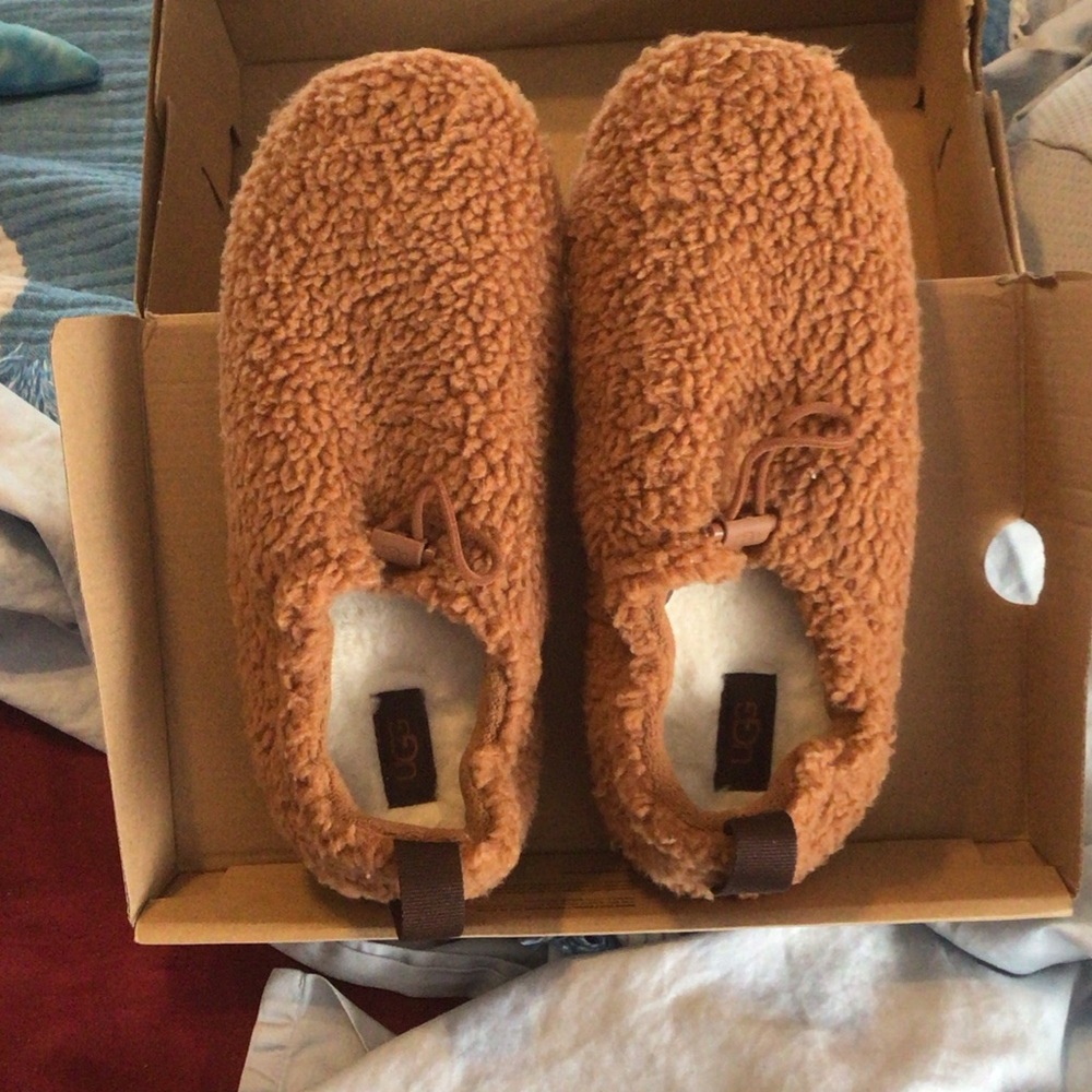 UGG Tan Fluffy Slippers, NWOT